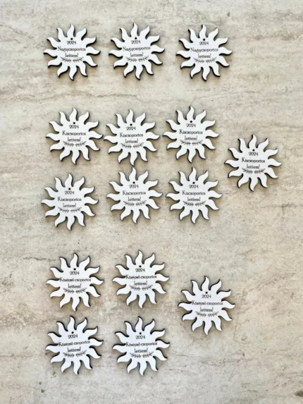 Plăcuțe personalizate în formă de soare, cu gaură