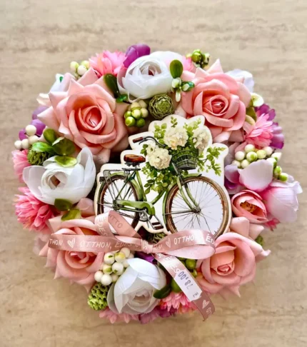 Aranjament floral de primăvară pe ușă