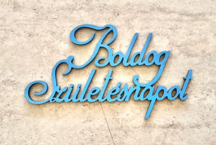 Scris "Boldog Születésnapot" -albastru